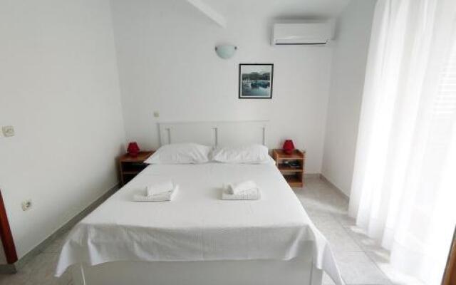 Apartments and Rooms Saric