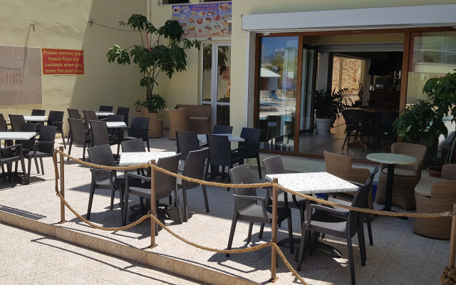 Alexandros Hotel