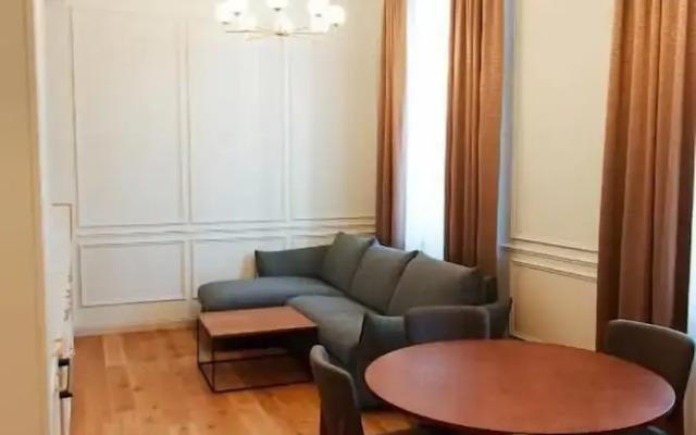 Roze Center Apartments