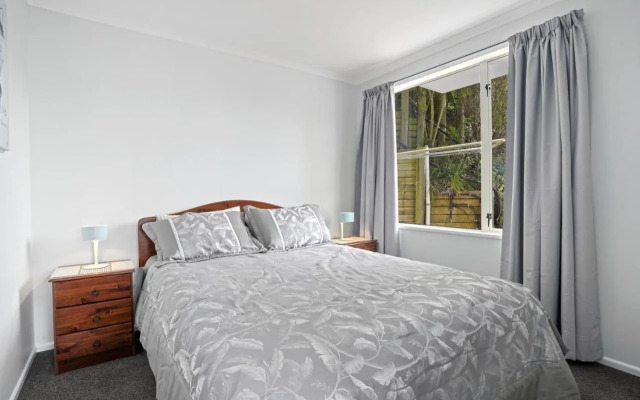 Little Unknown Bach at Taka - Takamatua Holiday Unit
