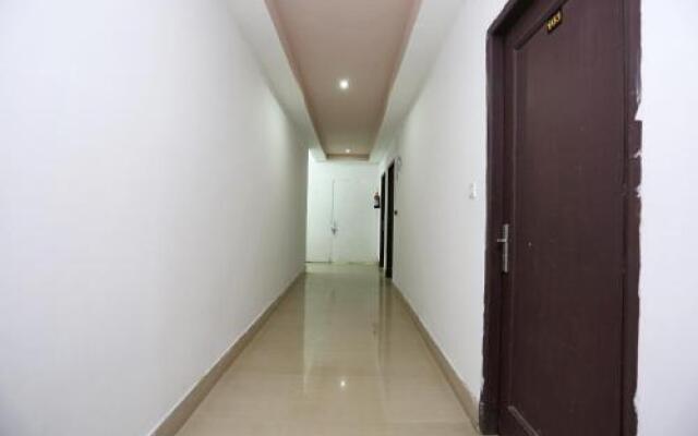 OYO 28227 Hotel Abhinandan