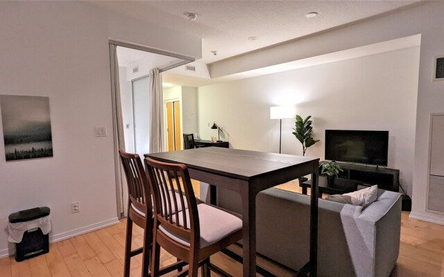 Applewood Suites - 2 BDRM York & Bremner