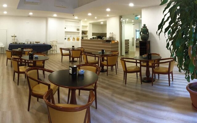 Waters Edge Luxury Apartments