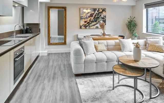 Host Stay Chic Townhouse by the Docks