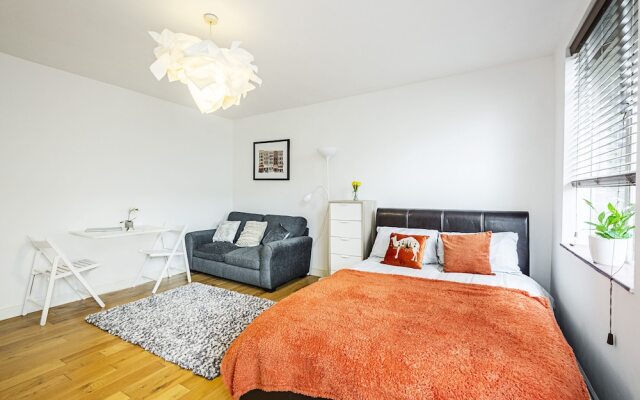 Studio Flat near Victoria Station