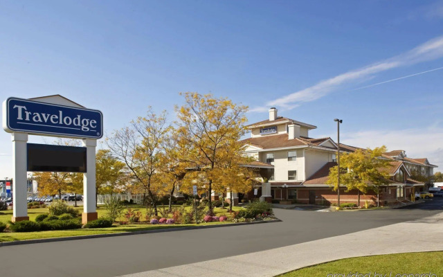 Travelodge by Wyndham Oshawa Whitby