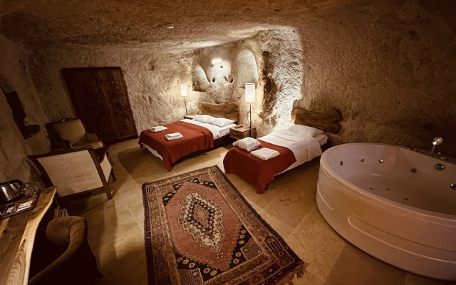 Asma Alti Cave Suits