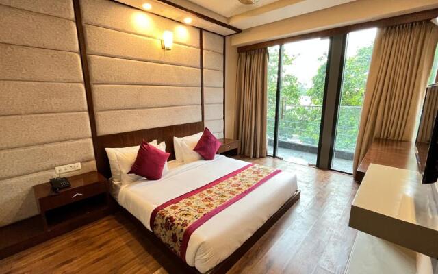 IP Royal Hotel - Couple Friendly Near Yamuna Sports Complex, Karkardooma New Delhi