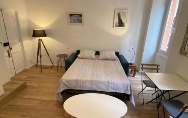 STUDIO rue pietonne Ajaccio