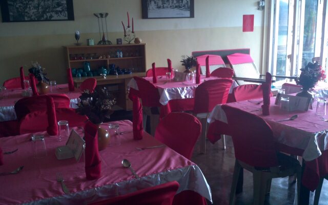 Hotel Amaara Lake
