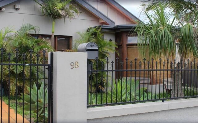 Modern House Near Beaches And Airport