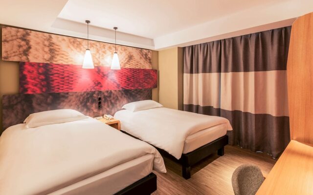 ibis Taipei Jianguo North Road Hotel