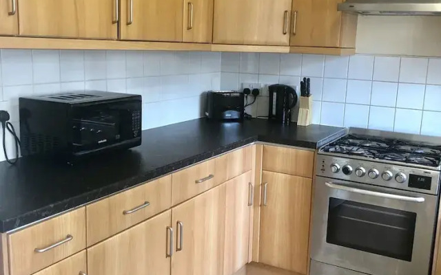 Stylish Maisonette and studio in Victoria