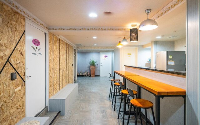 Gwawa Hotel