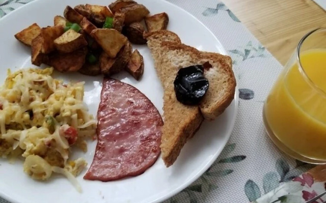 Hill Road Manor Bed & Breakfast