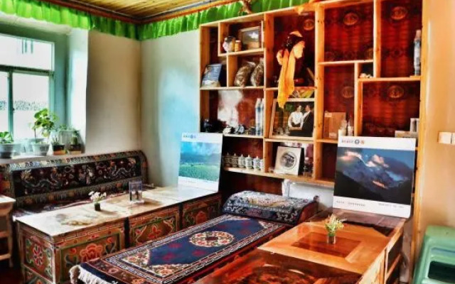 Daocheng Snowberg Inn