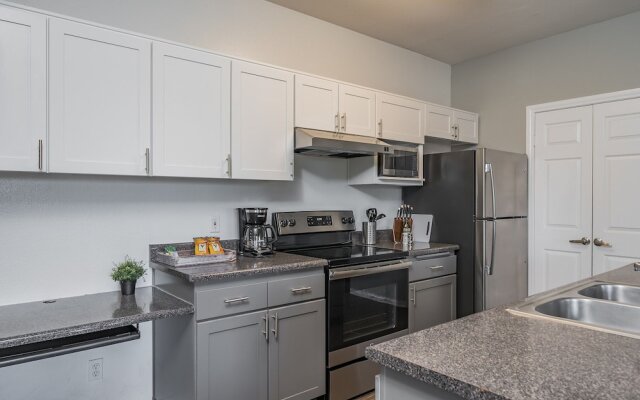 The Luxe Suites of Oceanside with Pool & Gym