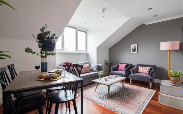 The Cromwell Road Escape - Modern & Central 1BDR Flat with Rooftop Terrace