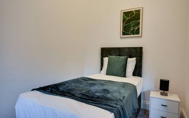Lovely 1-bed Apartment in Wigan