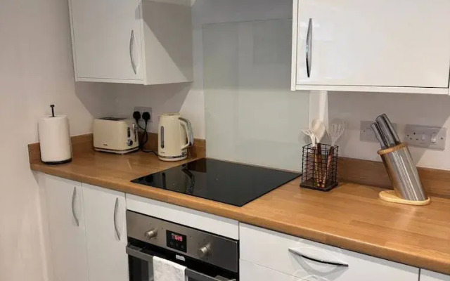 Hull Hideaway - Modern Apartment for 4