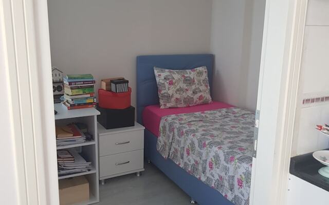 Zoviya Hill White Apart