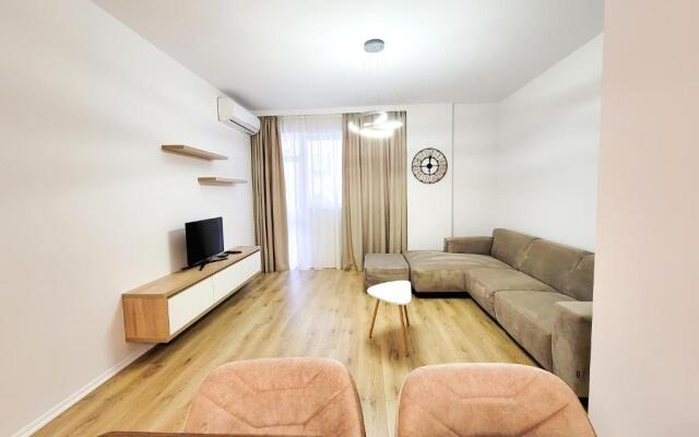 Boulevard 2 BR Apartment