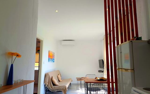 Salonikiou Beach Deluxe Apartments