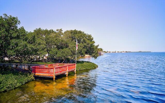 Runaway Bay Resort by BBG