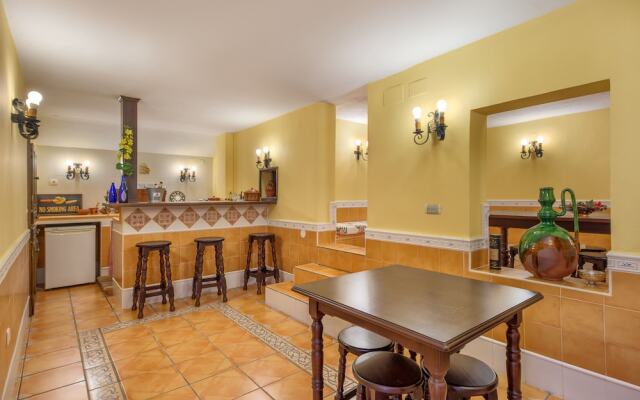 Villa - 5 Bedrooms with Pool and WiFi - 107872