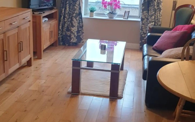 Trim centre apartment