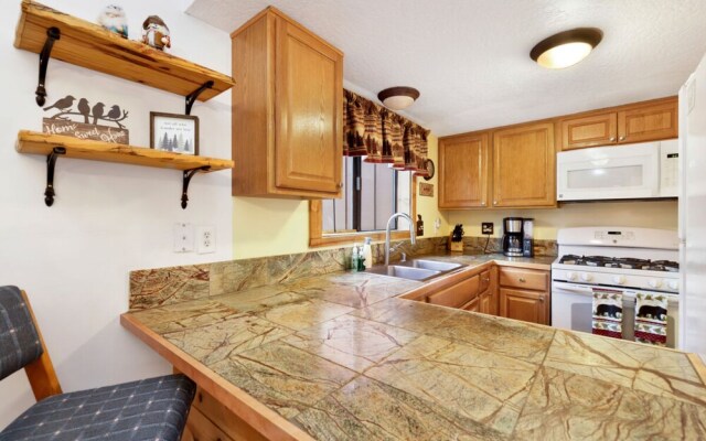 Inn Between Pines#1411