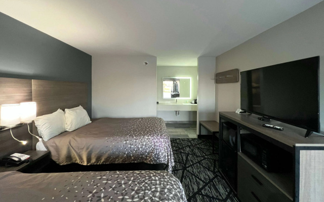 Super 8 by Wyndham Sulphur South