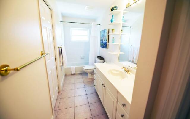 Ocean Sunrise Apartment 5