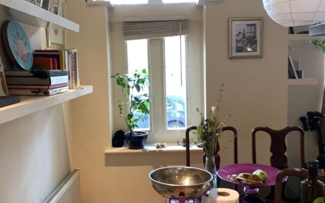Stylish & Homely 1BD Flat, 1min to Clapton Sqaure!
