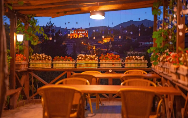 Cesmeli Konak Garden