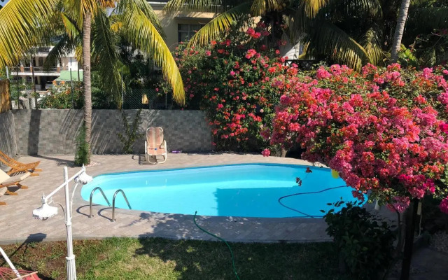 PAILLE EN QUEUE with HEATED POOL PISCINE CHAUFFEE