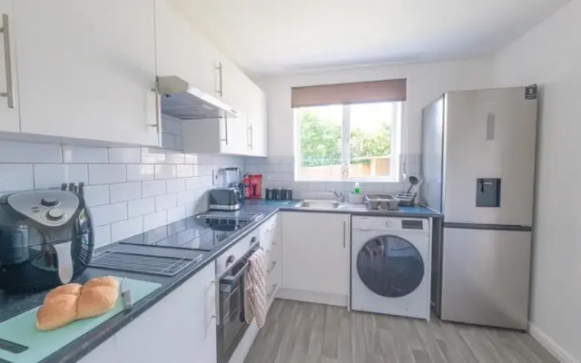 3 Bed-5 Guests-parking-garden
