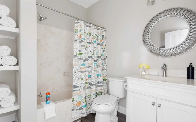 Sleeps 18! Private Pool, Hot Tub, Near Beach Miramar Dream House by Avantstay