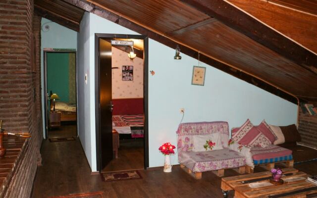 Leon Rooms
