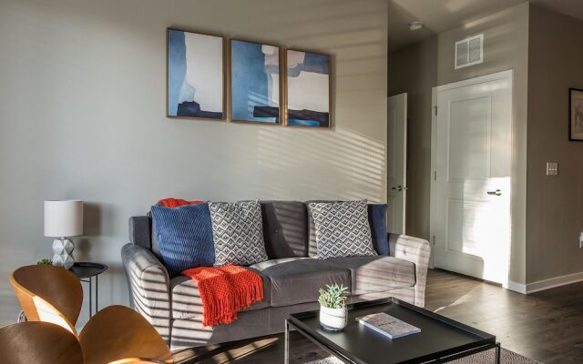 Baymeadows 2 BR Apt by Frontdesk
