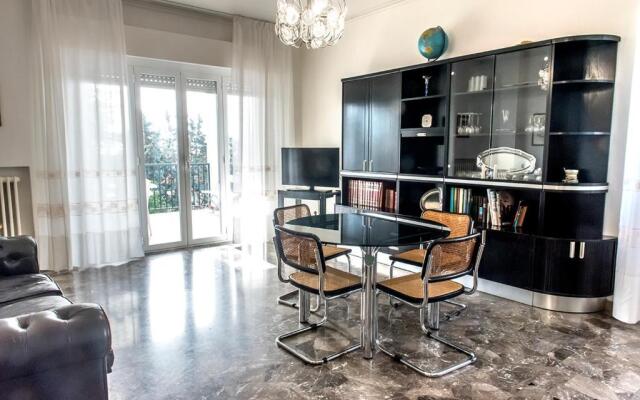N235 - Numana, ampio appartamento con terrazzo vista mare