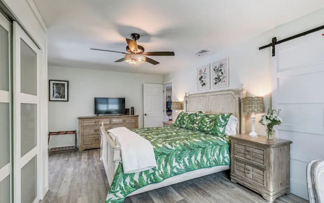 Apollo Beach Oasis: Lanai + Heated Pool!