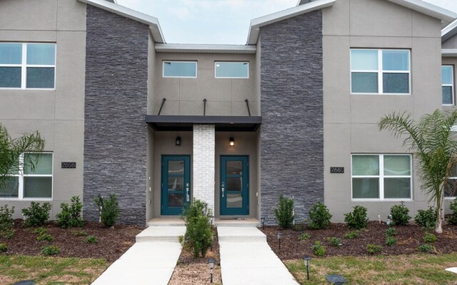 Tvpm-2660rt/sl 4 Bedroom Townhouse by RedAwning