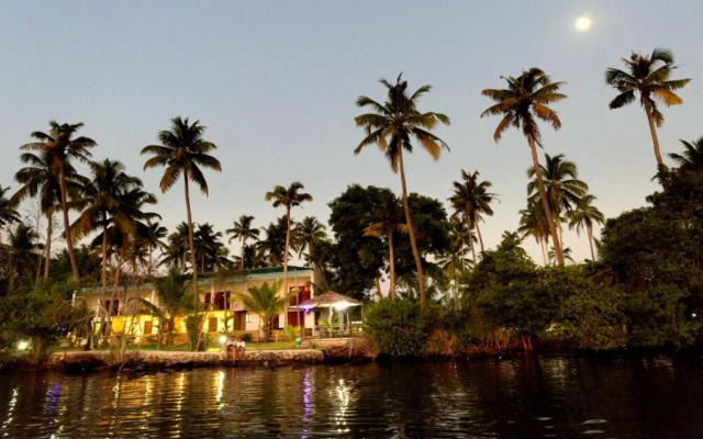 Lake n River Resort  Munroe Island