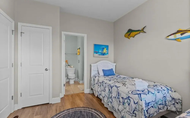 Slack Tide 3 Bedroom Condo by RedAwning
