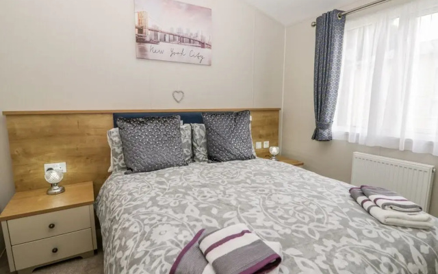 Cayton Pines Lodge at Cayton Bay Holiday Park