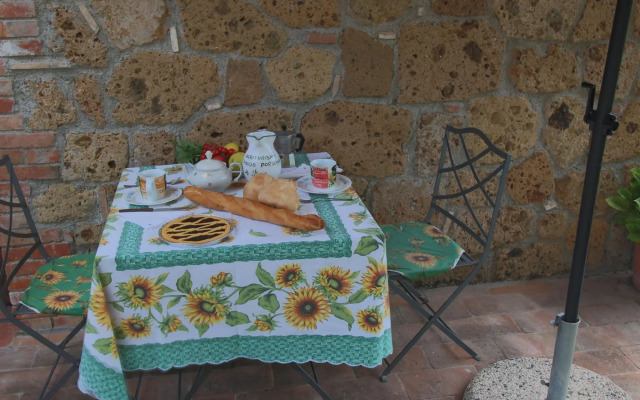 Farmhouse in Proceno With Pool and Hill Views
