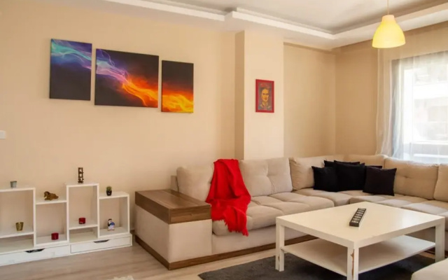 Pleasant and Central Flat With Balcony in Izmir
