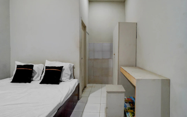 Hotel O near RS Husada formerly Pondokan Kota 2 – Guest Rooms – Jakarta