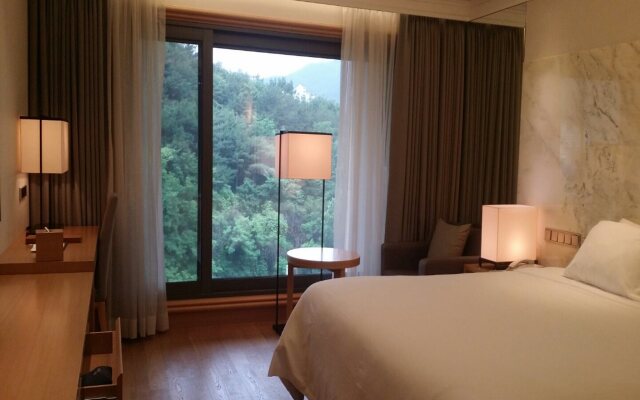 Pine Grove Hotel